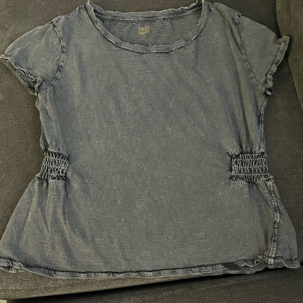 Grey tee shirt size M